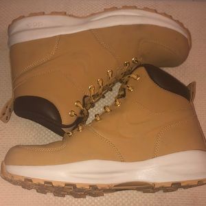 Nike Manoa Leather Boots